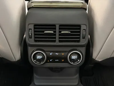 2026 Land Rover Range Rover Velar SE