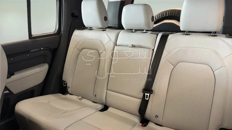 2025 Land Rover Defender X dynamic