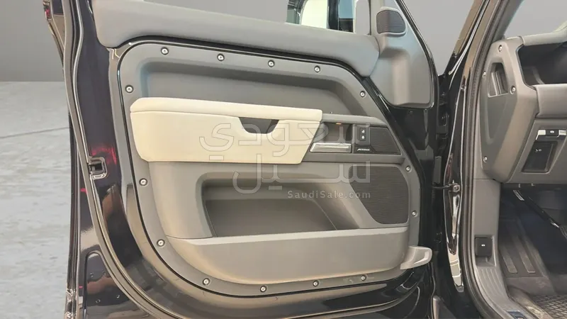 2025 Land Rover Defender X dynamic