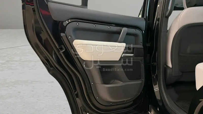 2025 Land Rover Defender X dynamic