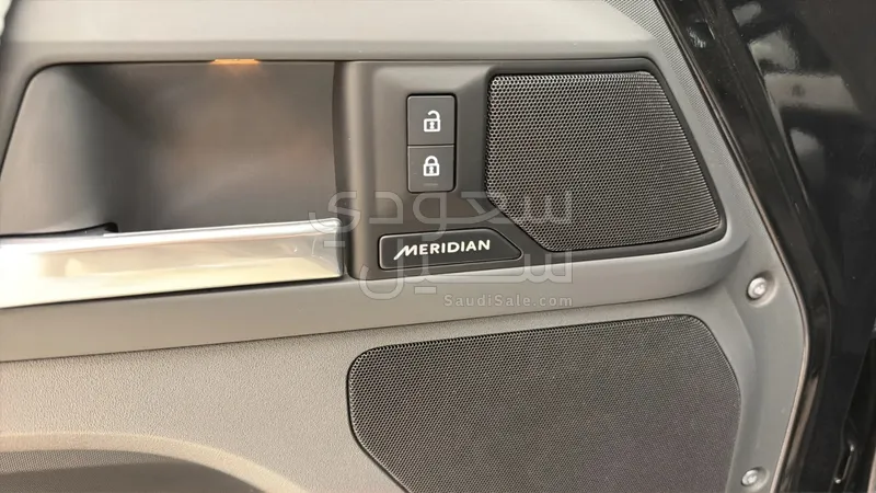 2025 Land Rover Defender X dynamic