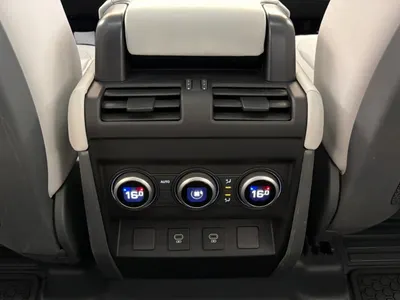 2025 Land Rover Defender X dynamic