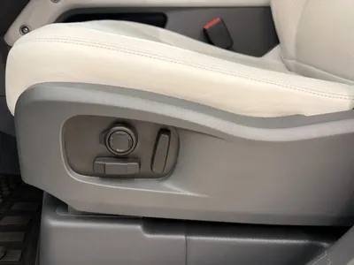 2025 Land Rover Defender X dynamic