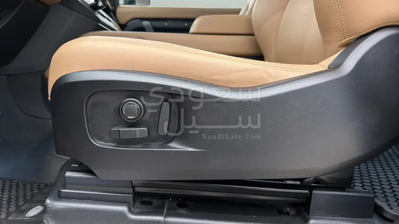 2025 Land Rover Defender 90