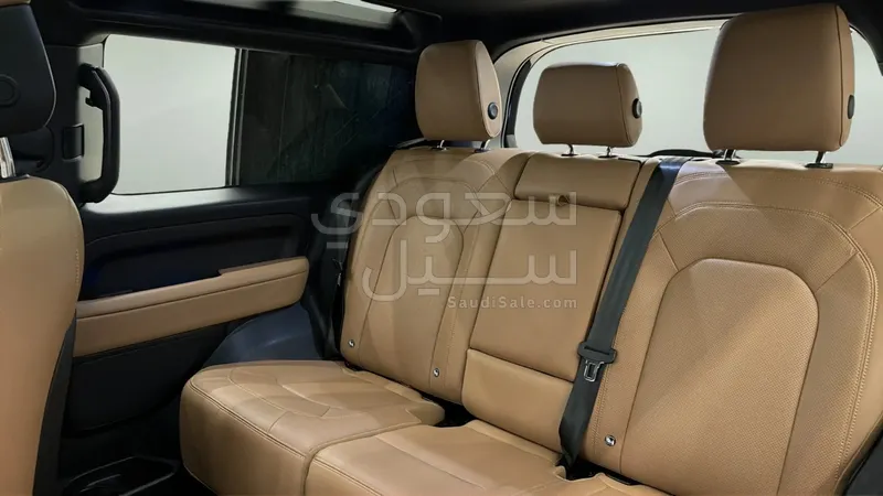 2025 Land Rover Defender 90