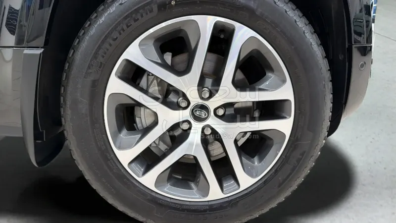 2025 Land Rover Defender 90