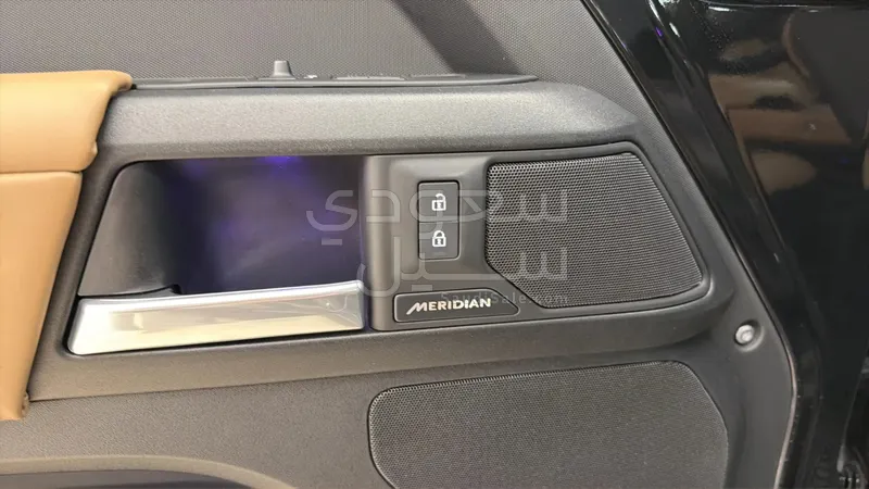 2025 Land Rover Defender X dynamic