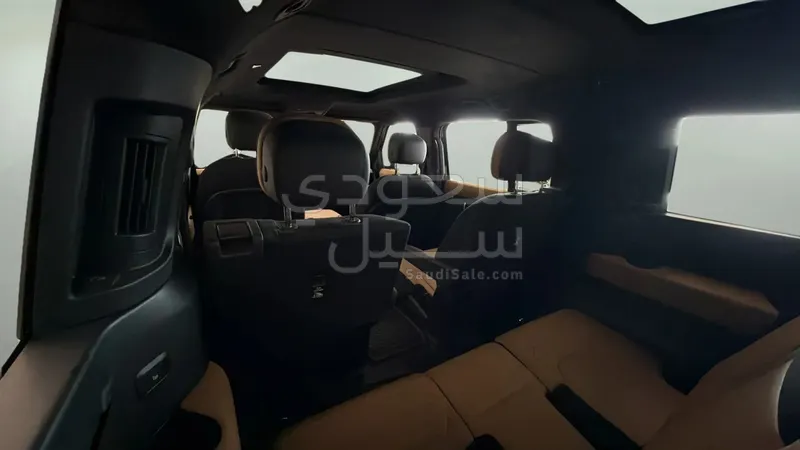 2025 Land Rover Defender X dynamic