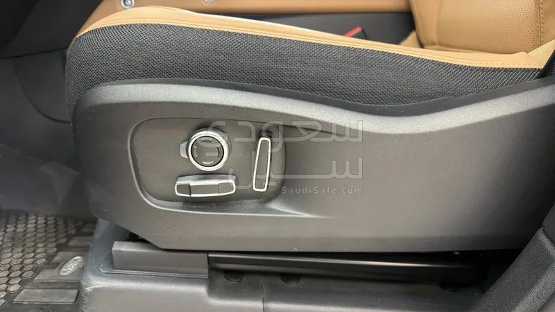 2025 Land Rover Defender X dynamic