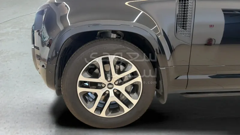 2025 Land Rover Defender X dynamic