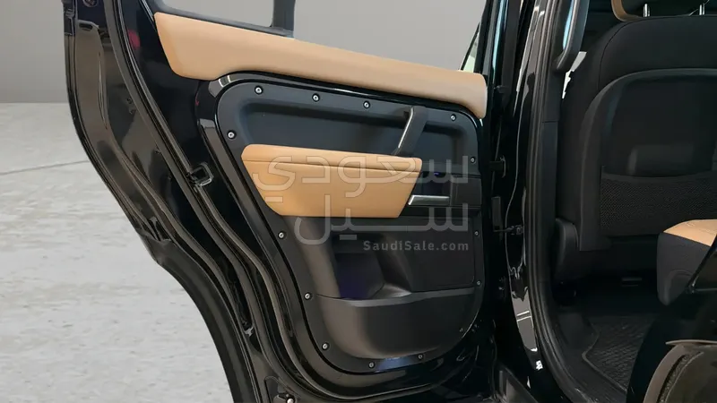 2025 Land Rover Defender X dynamic