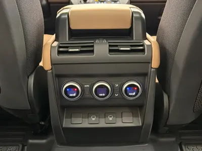 2025 Land Rover Defender X dynamic