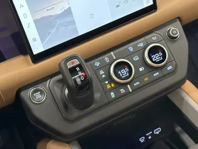 2025 Land Rover Defender X dynamic