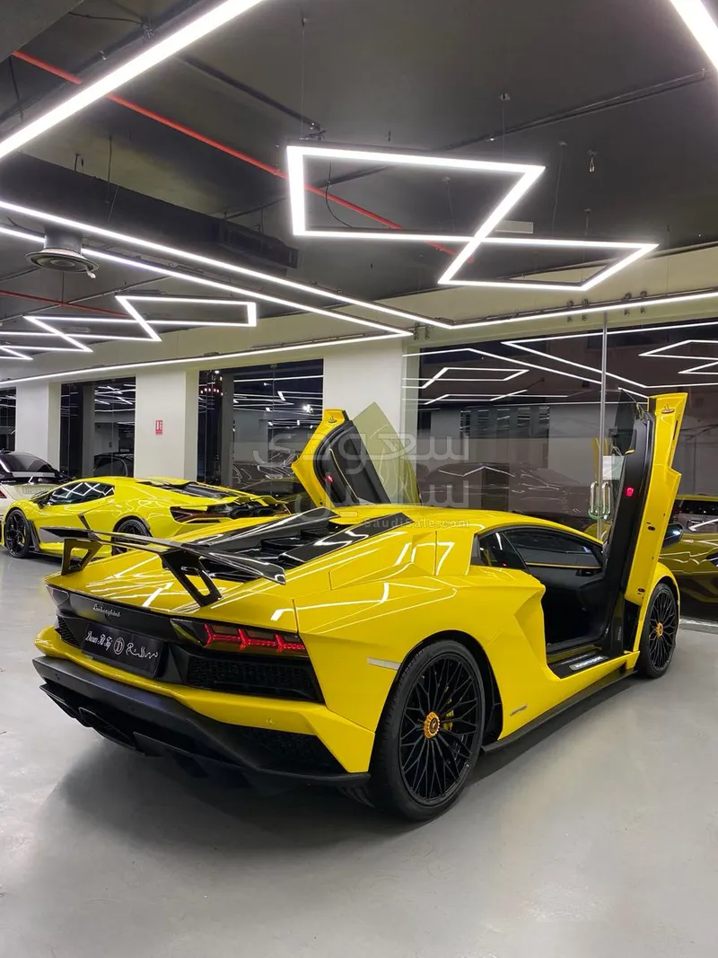 2018 لمبرجيني افنتادور اس