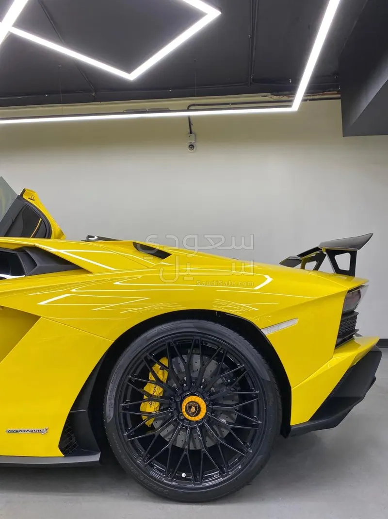 2018 لمبرجيني افنتادور اس