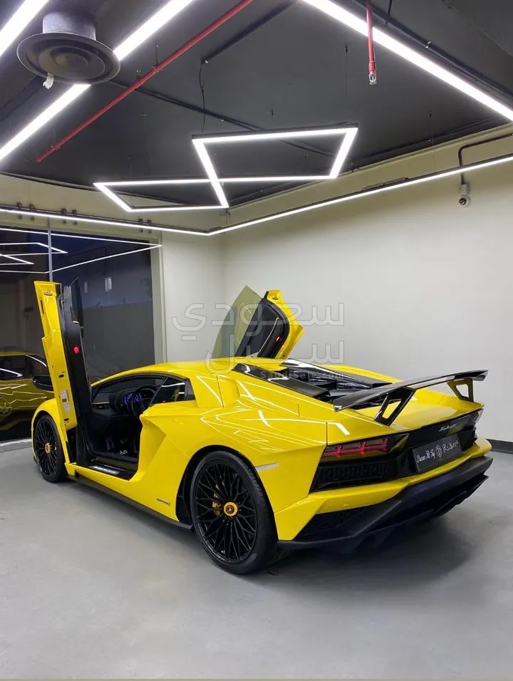 2018 لمبرجيني افنتادور اس