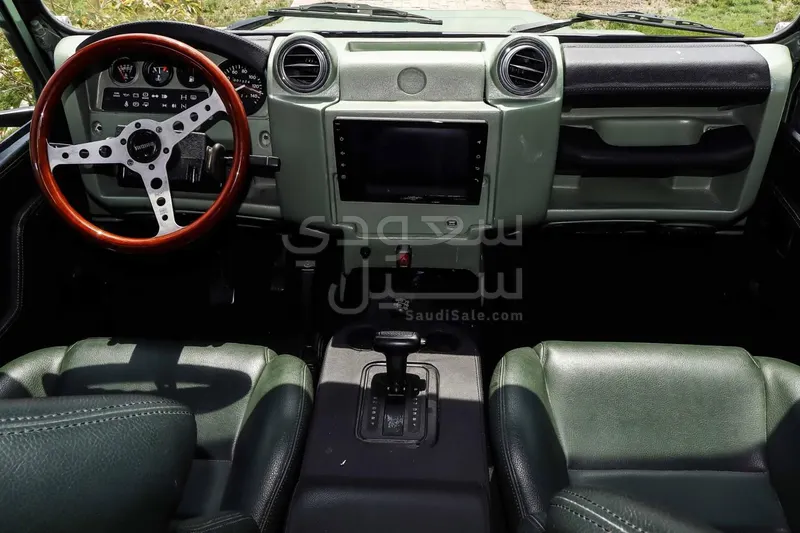 1990 لاند روفر ديفيندر 90