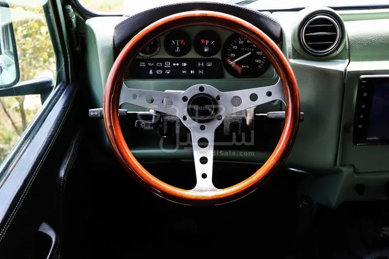 1990 لاند روفر ديفيندر 90