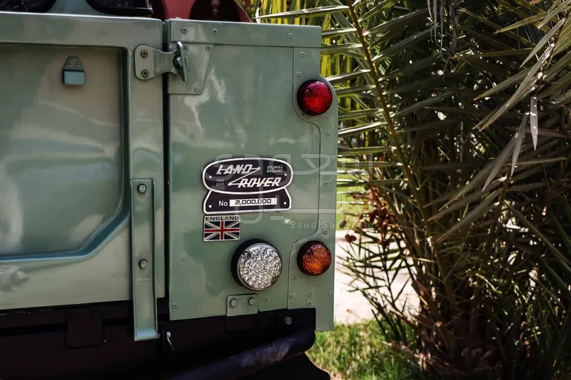 1990 لاند روفر ديفيندر 90