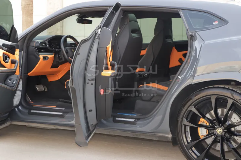 2022 Lamborghini URUS