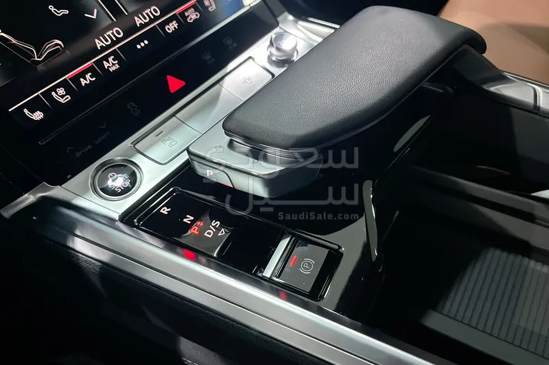 2024 اودي كيو 8 اي ترون سبورت باك