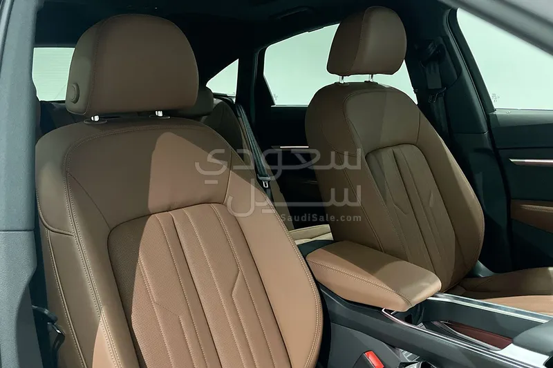 2024 اودي كيو 8 اي ترون سبورت باك