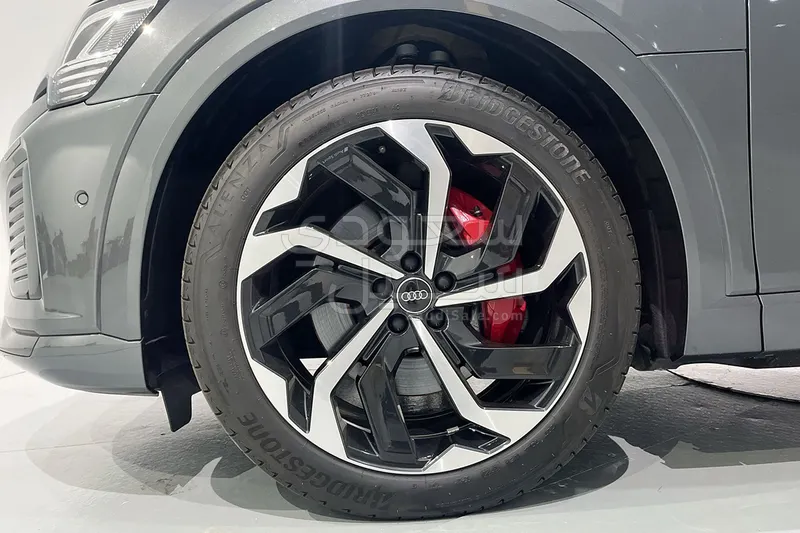 2024 اودي كيو 8 اي ترون سبورت باك