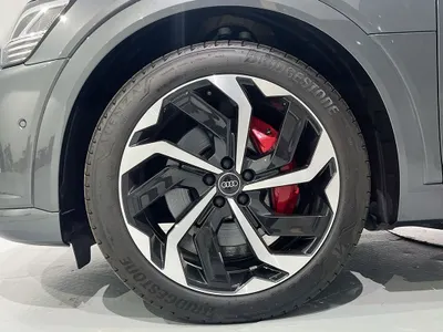 2024 اودي كيو 8 اي ترون سبورت باك