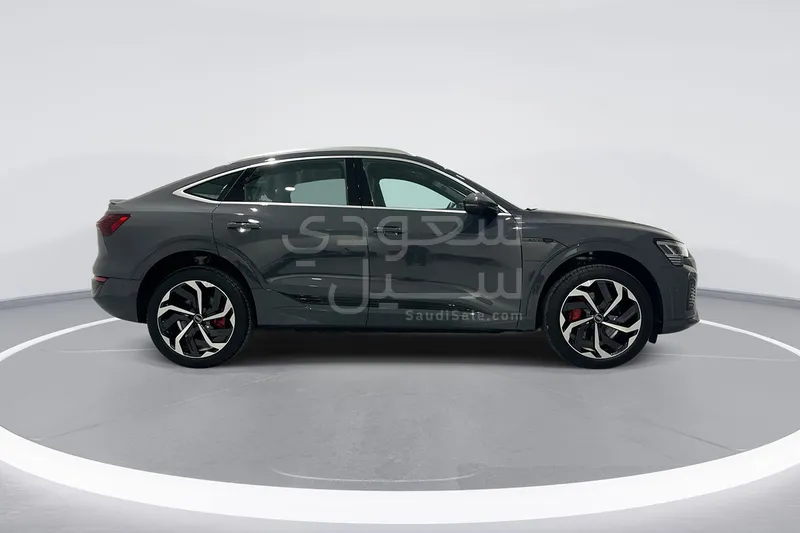 2024 اودي كيو 8 اي ترون سبورت باك