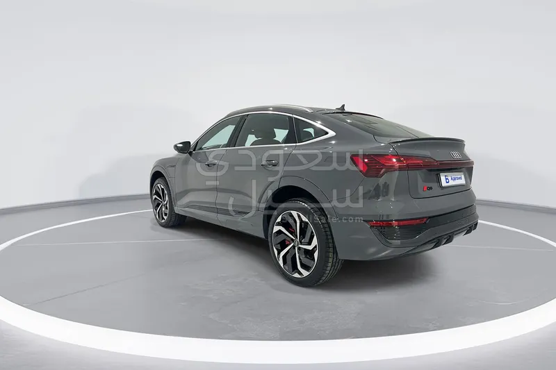 2024 اودي كيو 8 اي ترون سبورت باك