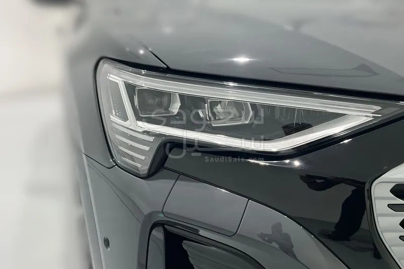 2024 اودي كيو 8 اي ترون سبورت باك