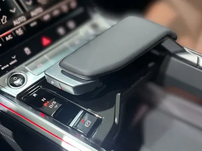 2024 اودي كيو 8 اي ترون سبورت باك