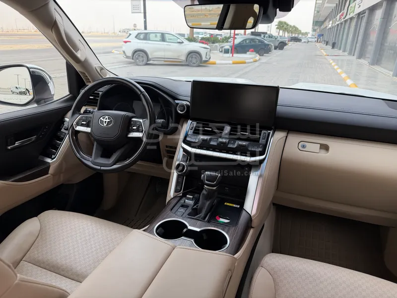 2022 تويوتا لاند كروزر في اكس ار