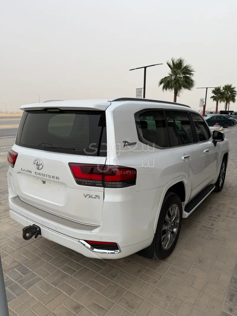 2022 تويوتا لاند كروزر في اكس ار