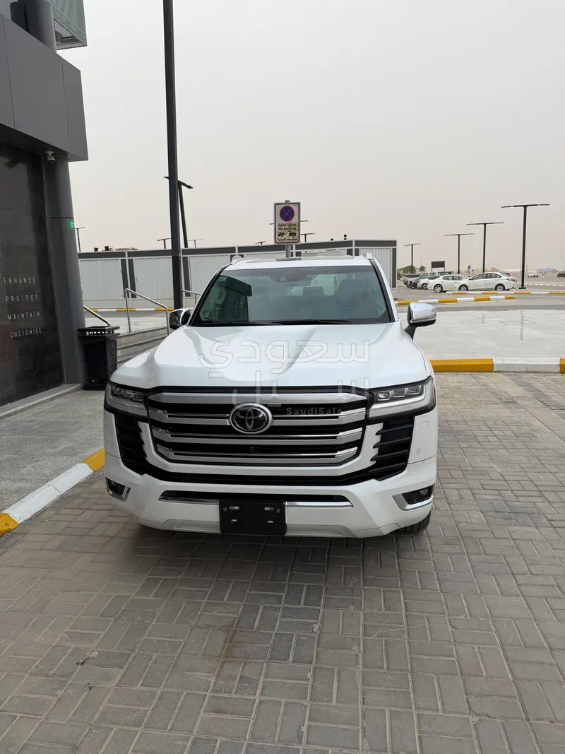 2022 تويوتا لاند كروزر في اكس ار