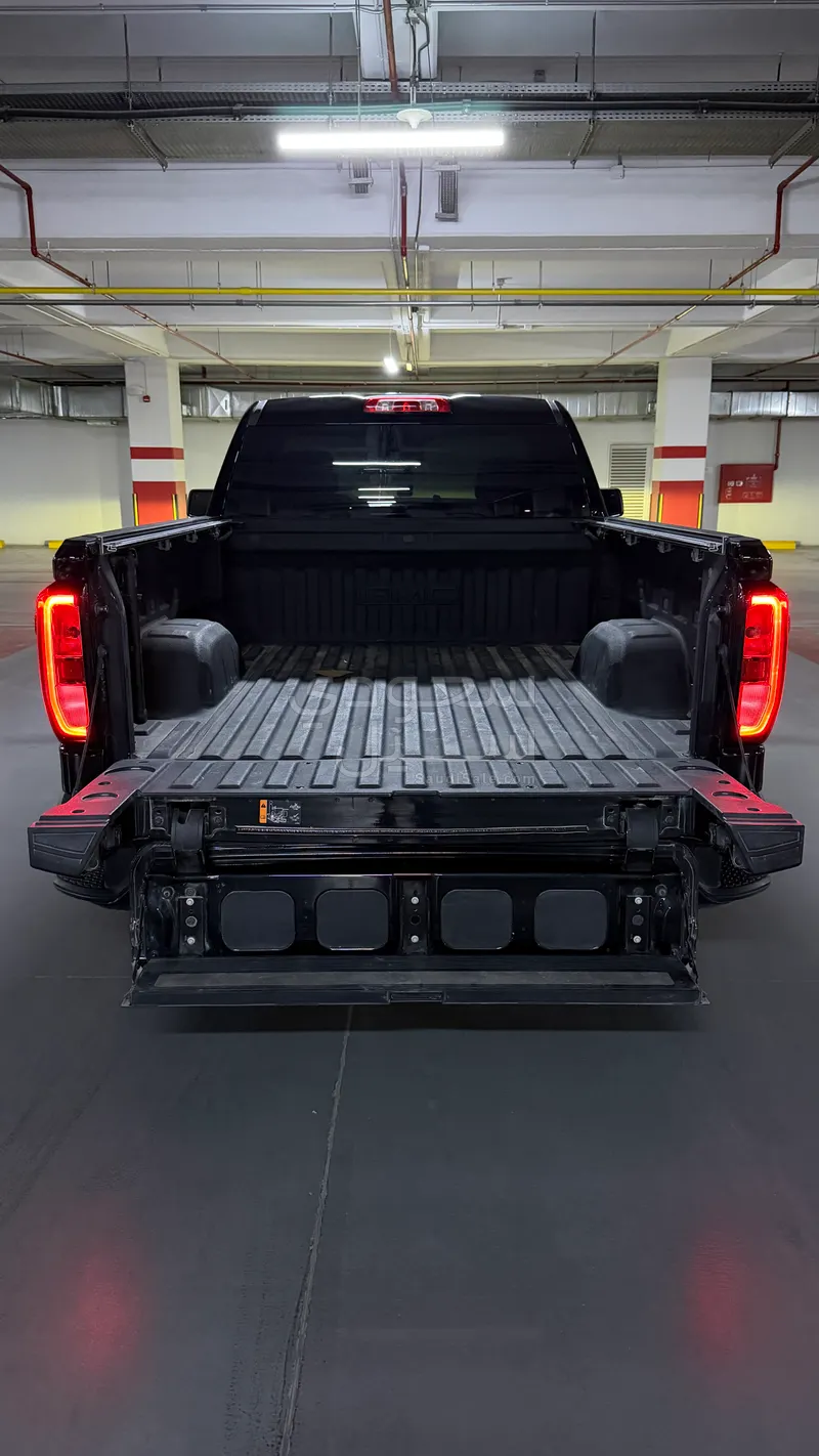 2023 جي ام سي سييرا اس ال اي