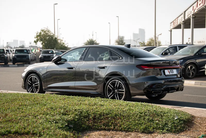 2025 اودي اي 5 40 تي اف اس اي