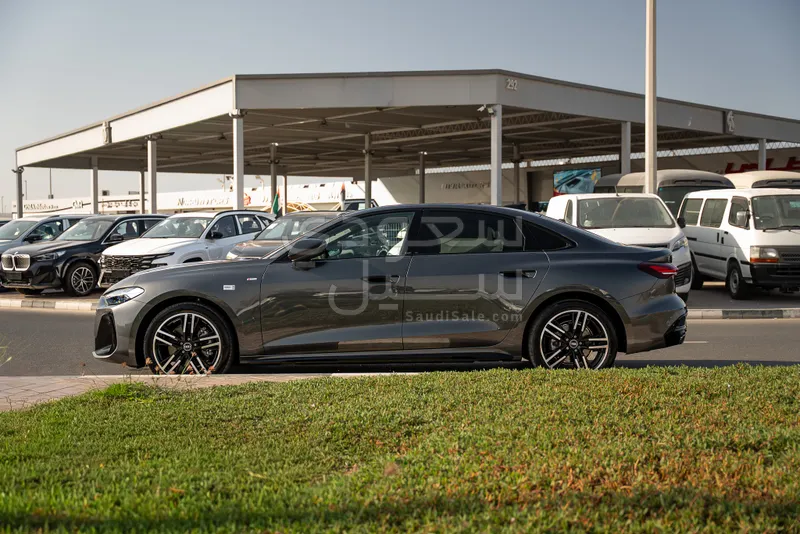 2025 اودي اي 5 40 تي اف اس اي