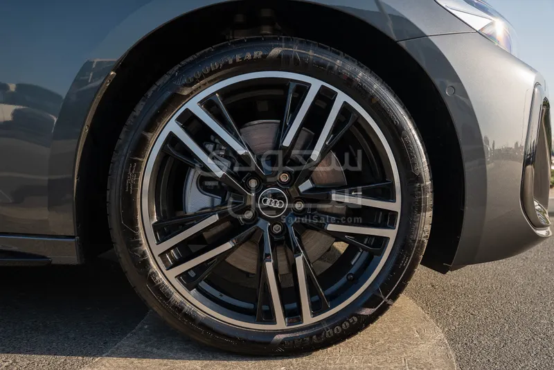 2025 اودي اي 5 40 تي اف اس اي