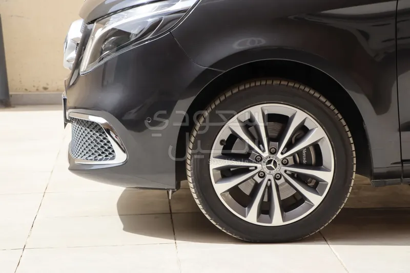 2023 مرسيدس - بنز في 250