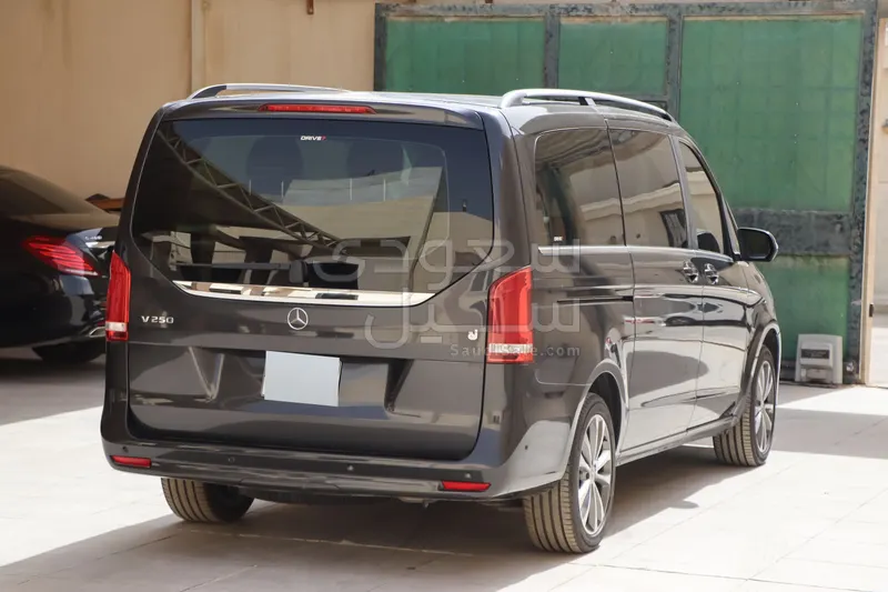 2023 مرسيدس - بنز في 250