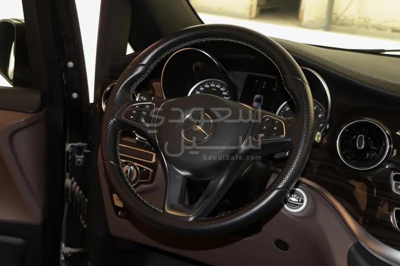 2023 مرسيدس - بنز في 250