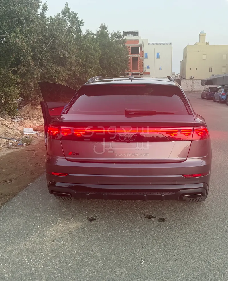 2025 Audi Q8 S Line