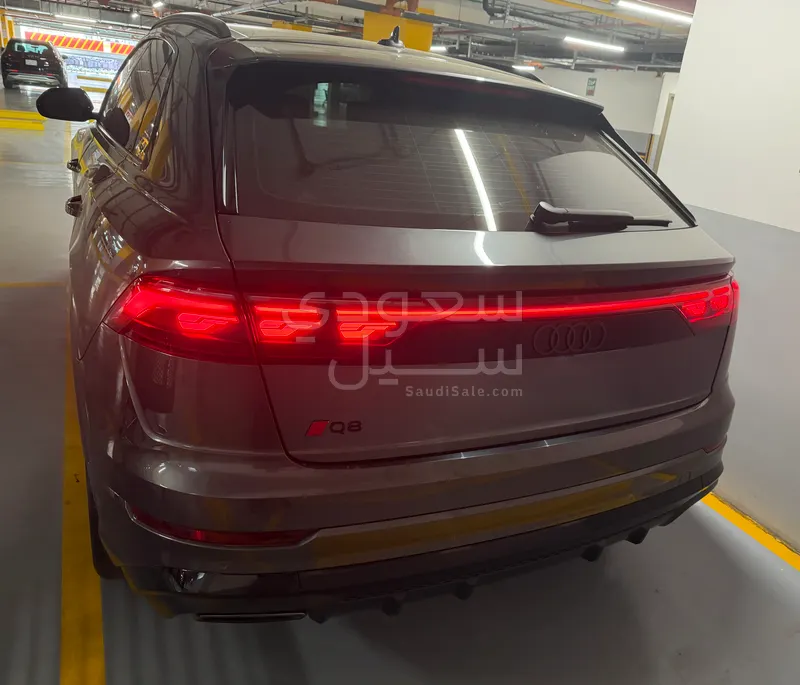 2025 Audi Q8 S Line