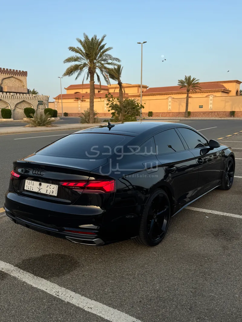 2023 اودي اي 5 40 تي اف اس اي اس لاين