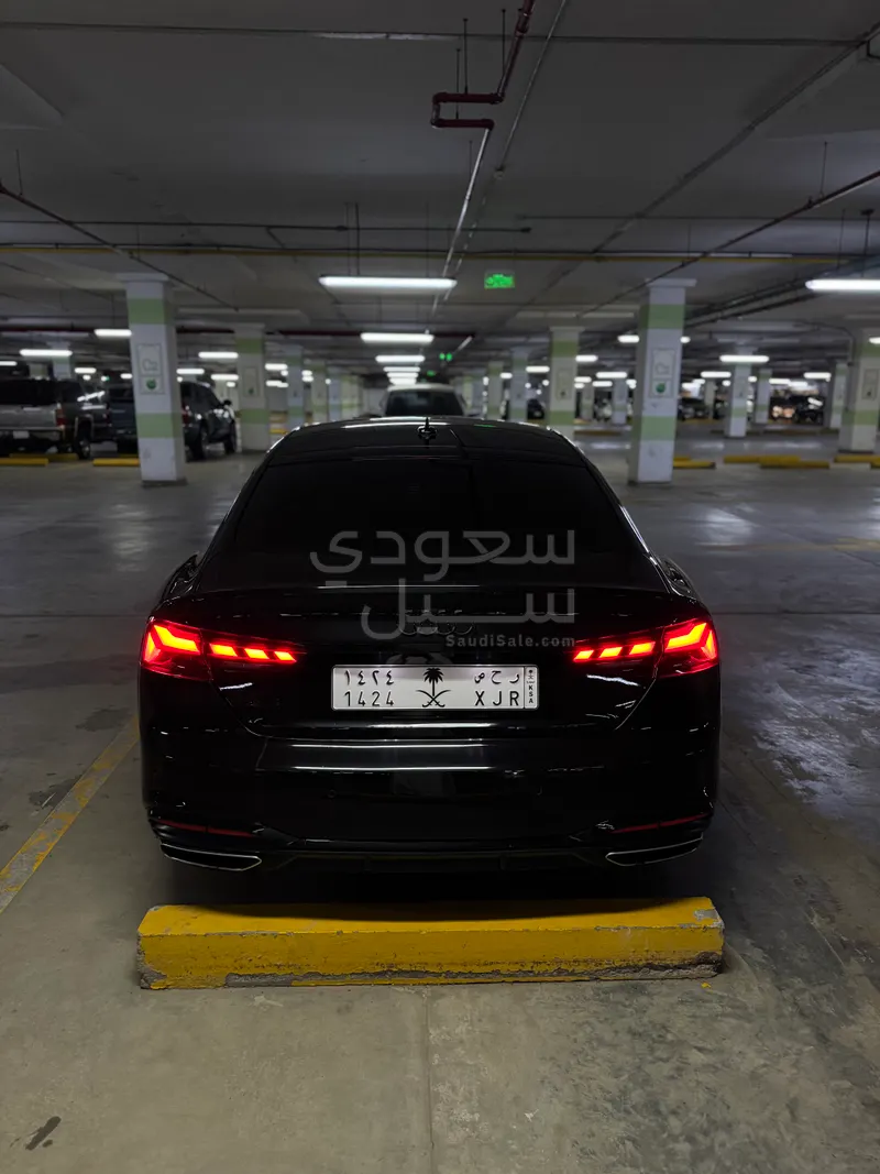 2023 اودي اي 5 40 تي اف اس اي اس لاين