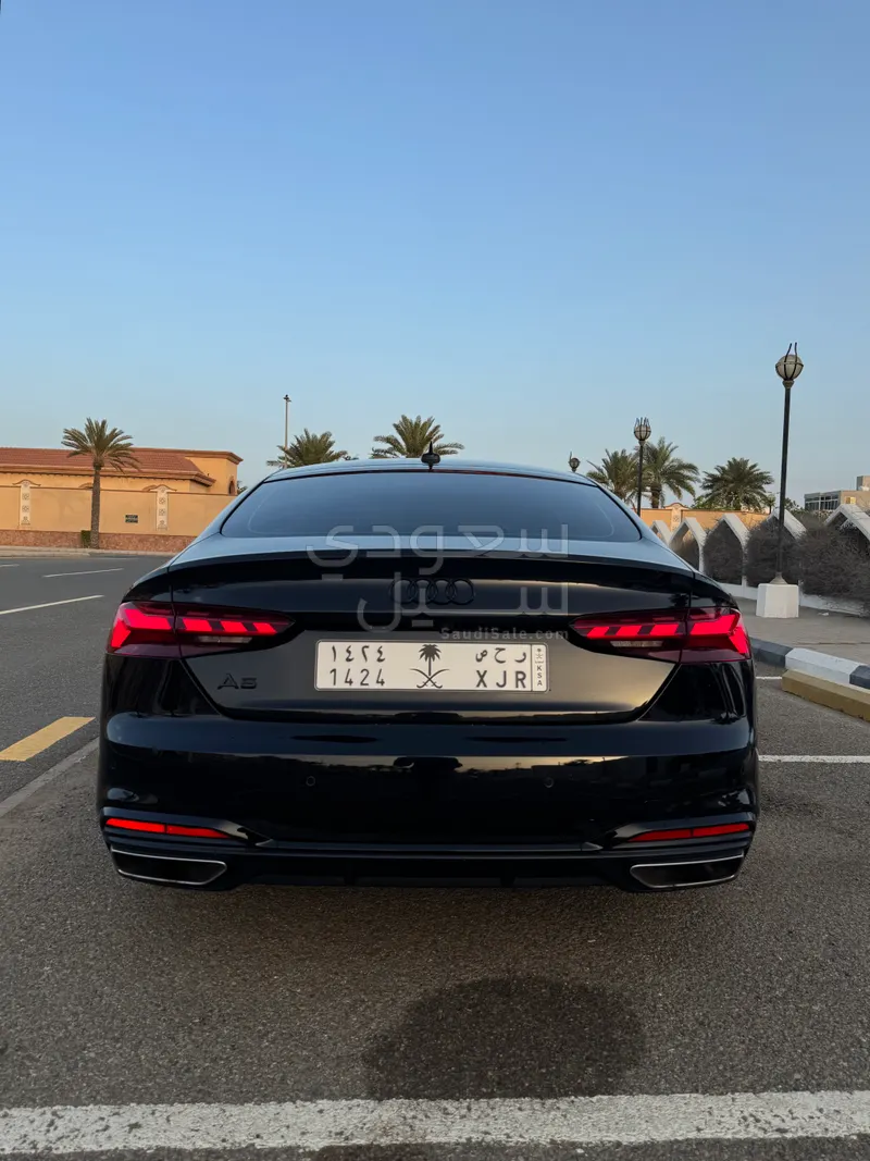2023 اودي اي 5 40 تي اف اس اي اس لاين
