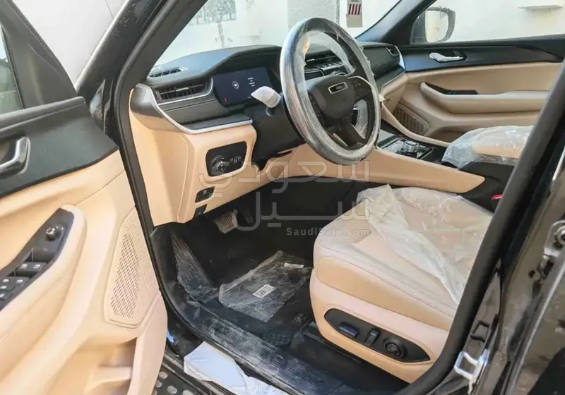 2025 جييب جراند شيروكي لاريدو