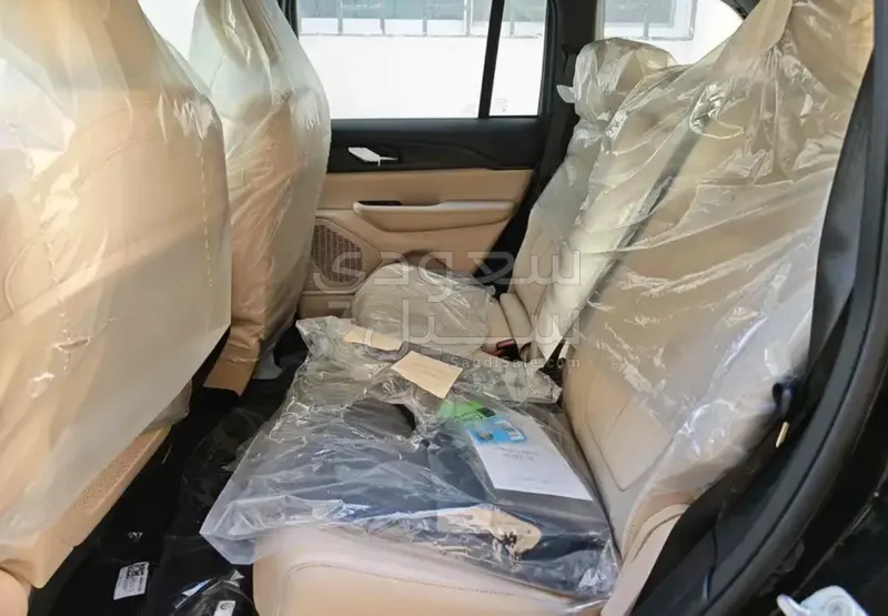 2025 جييب جراند شيروكي لاريدو