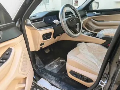 2025 جييب جراند شيروكي لاريدو